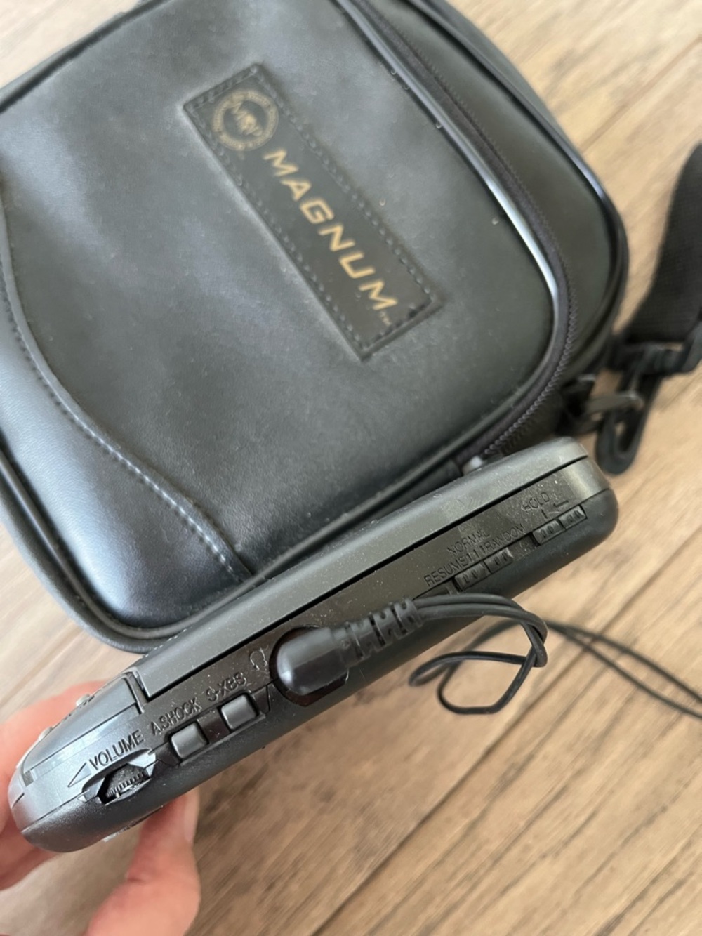 Portable Panasonic CD Player Walkman Discman with Magnum Crossbody Bag - Picture 5 of 10